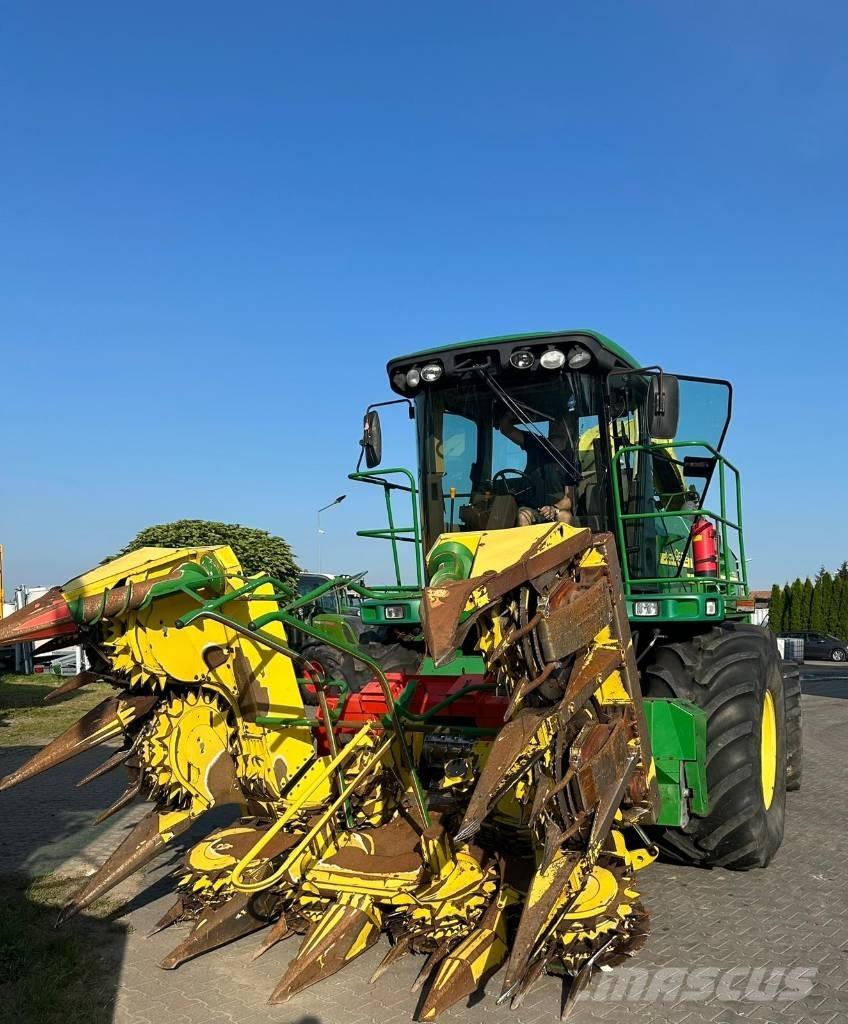 John Deere 7300 自走式飼料採集機