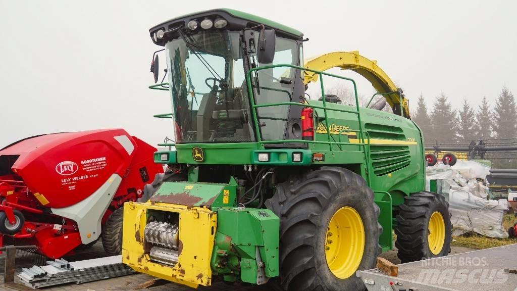 John Deere 7300 自走式飼料採集機
