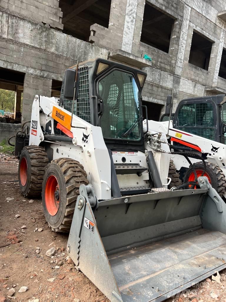 Bobcat S220 滑移轉向裝載機