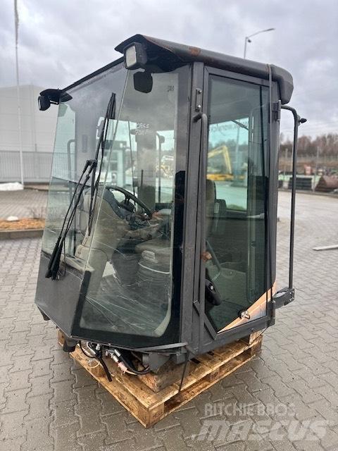 CASE 721 F USED CAB 駕駛室與內部