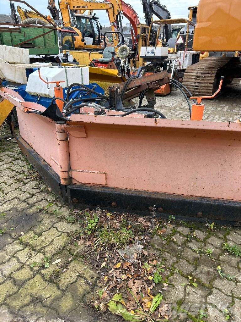 Pronar PUV 2800 刮雪板和犁