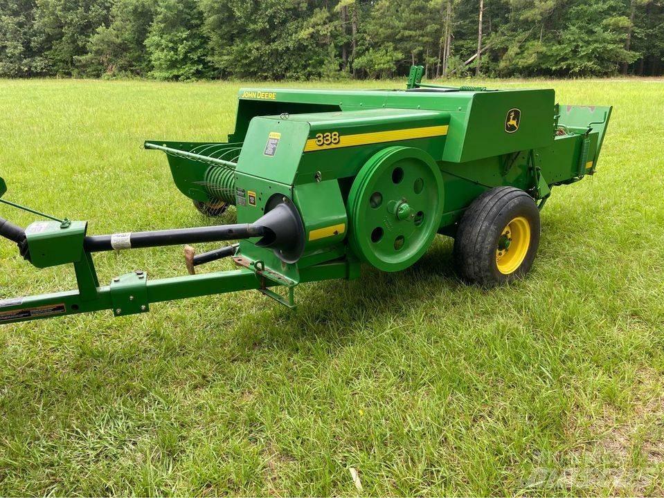 John Deere 338 Baler 方形打捆機
