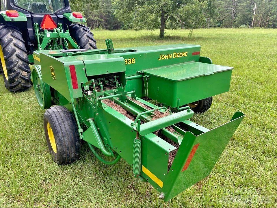 John Deere 338 Baler 方形打捆機