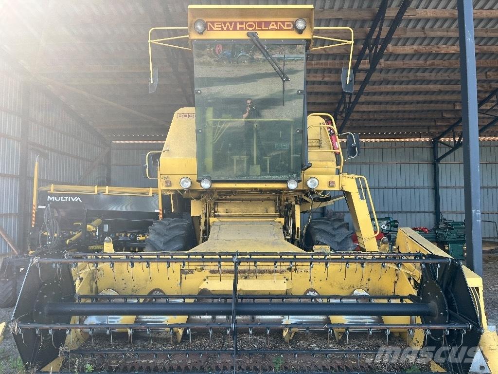 New Holland 8030 聯合收穫機