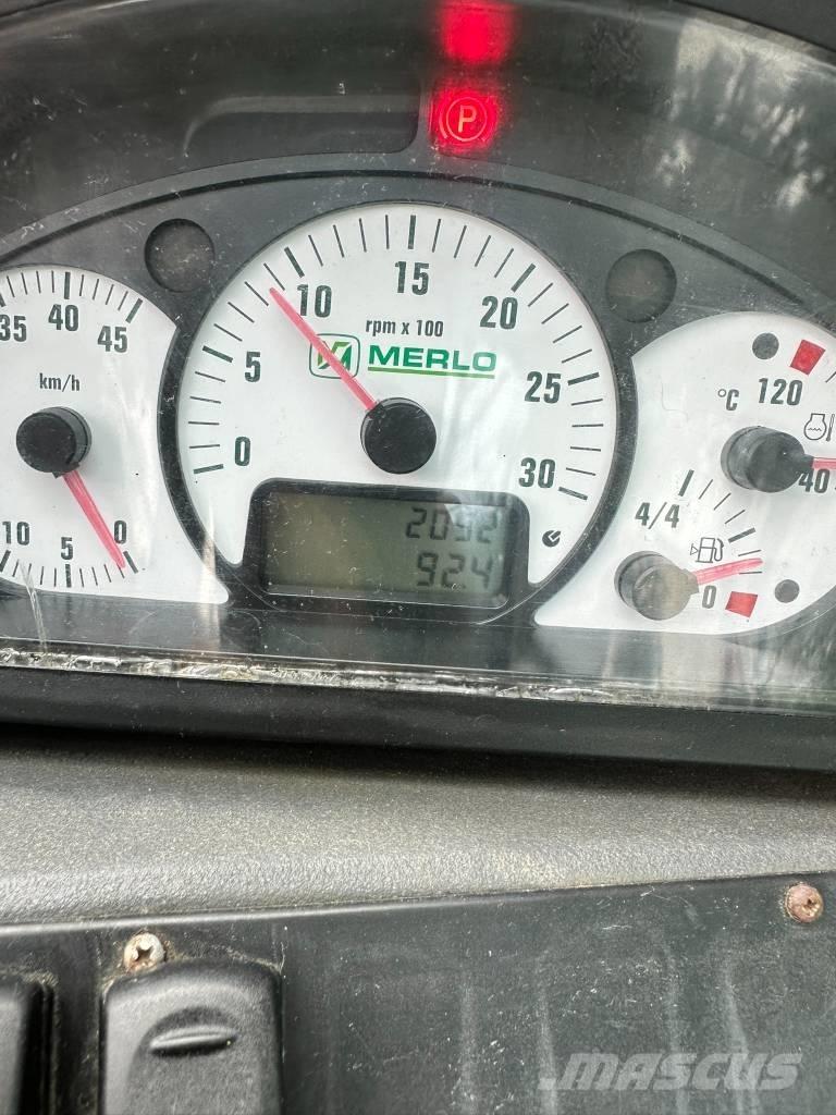 Merlo P 25.6 伸縮臂操作車