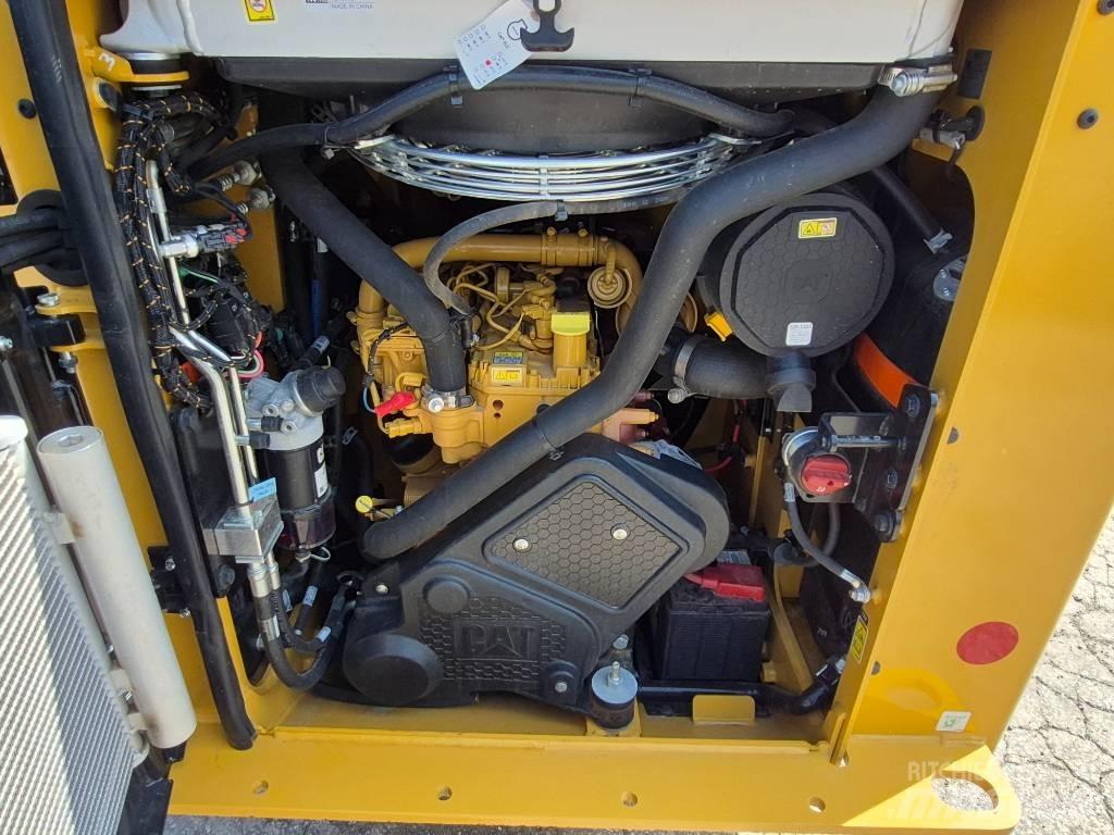 CAT 255 滑移轉向裝載機