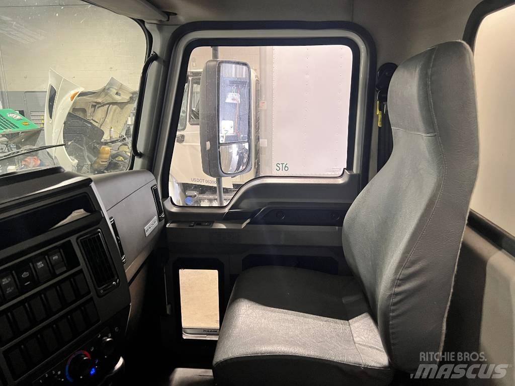 Mack MD 6 貨箱式卡車