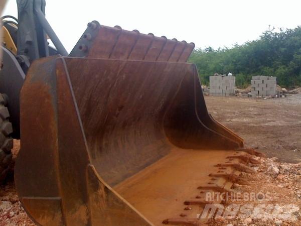 Volvo L180 輪胎式裝載機