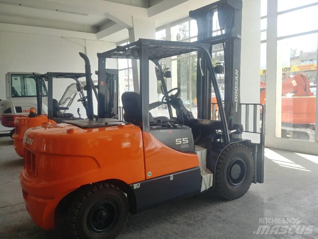 Doosan D55 SC-5 柴油卡車