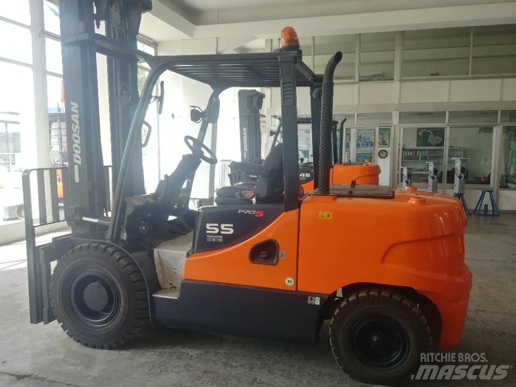 Doosan D55 SC-5 柴油卡車