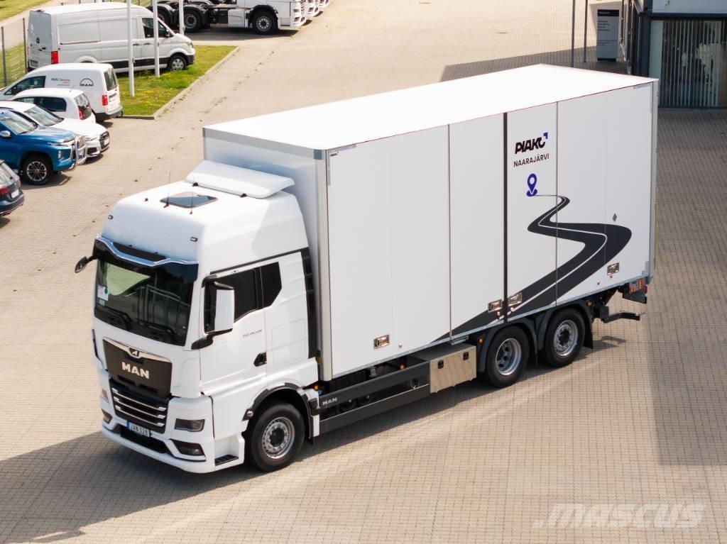 MAN TGX 26.520 6x2-4 貨箱式卡車