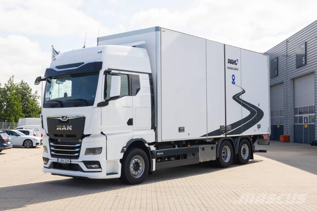 MAN TGX 26.520 6x2-4 貨箱式卡車
