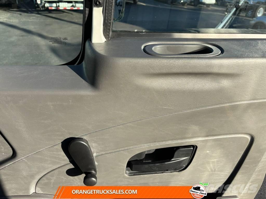 International 4300 貨箱式卡車