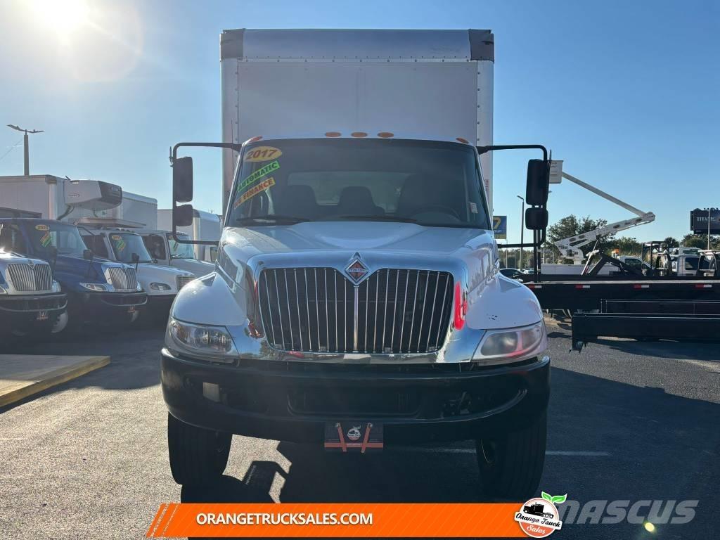 International 4300 貨箱式卡車