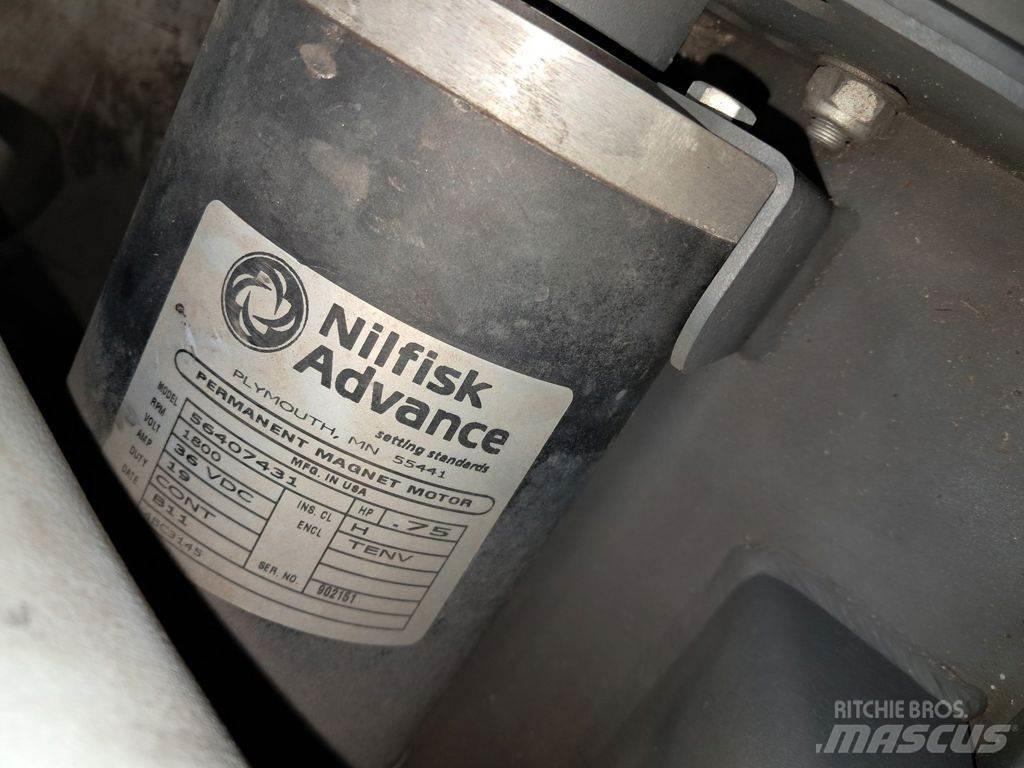 Nilfisk BR1050CS 室內掃倉機
