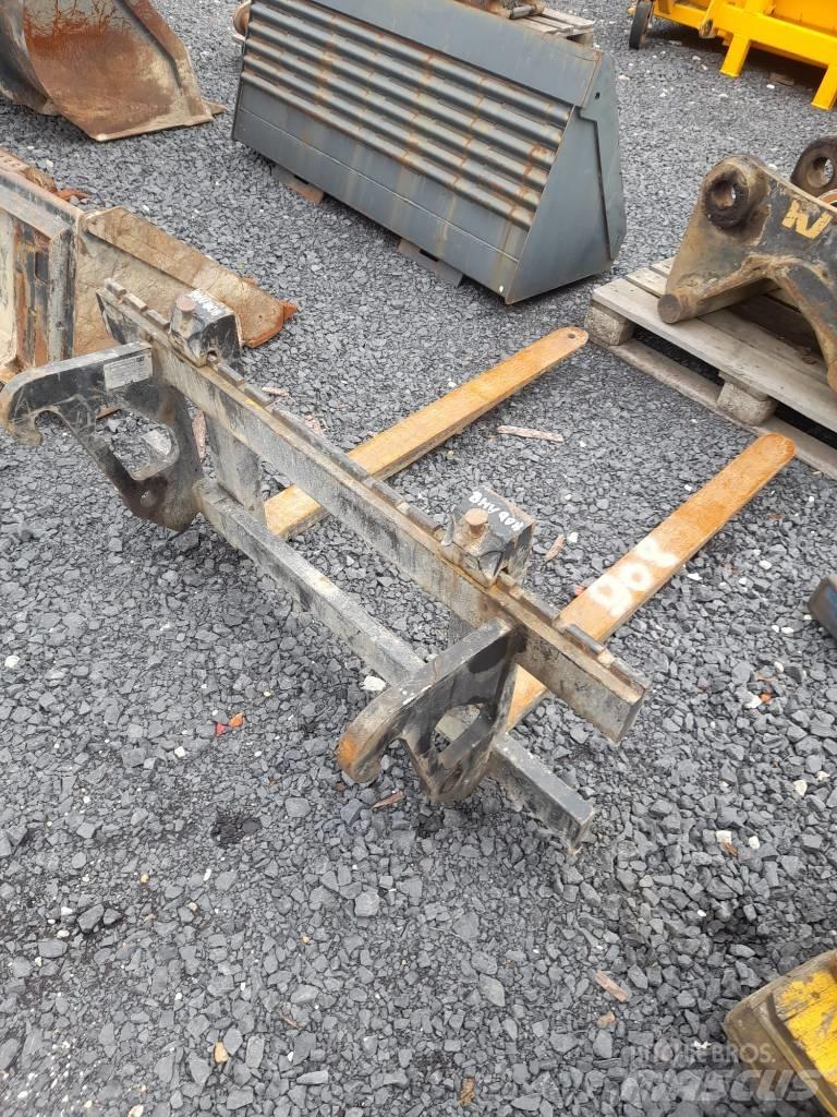 CAT 908M 輪胎式裝載機