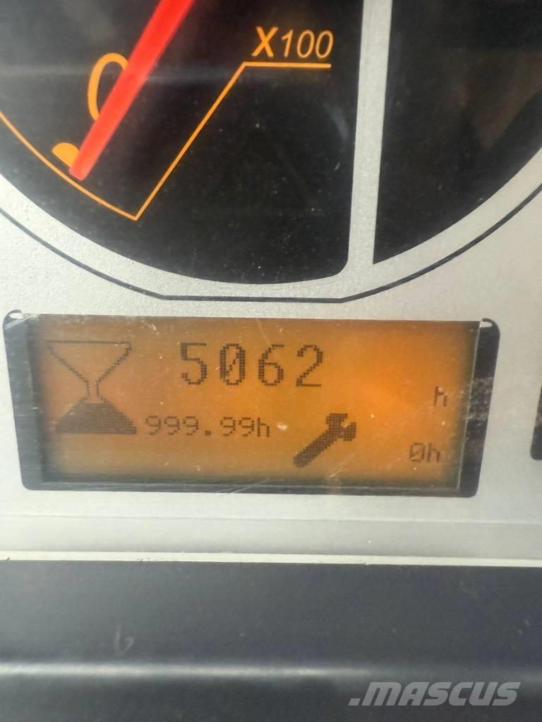 Manitou MT 1436 R 伸縮臂操作車