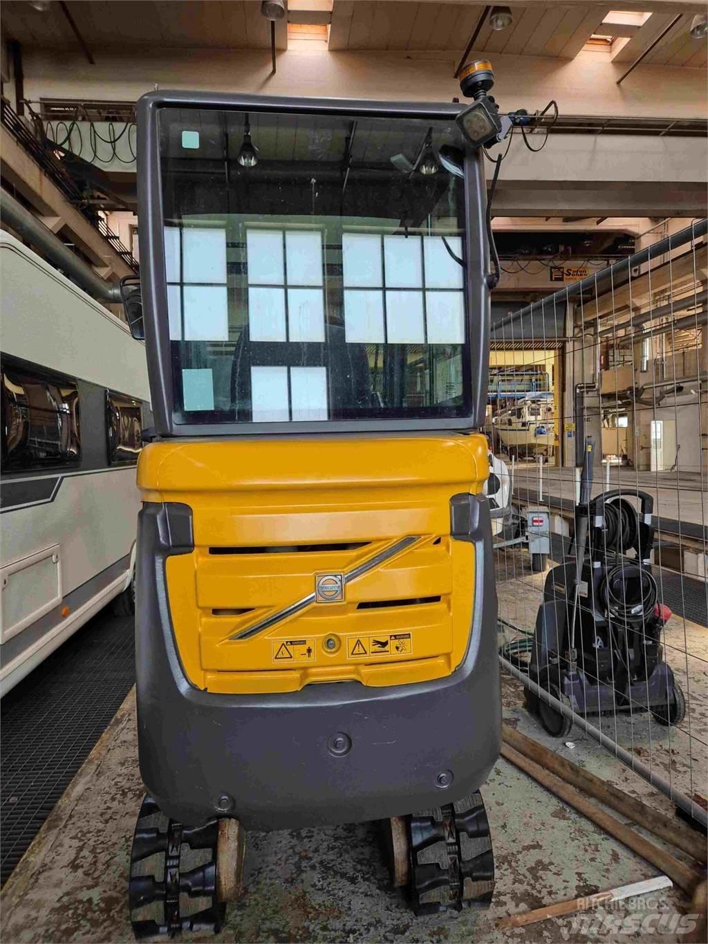 Volvo EC18C 小型挖土機/掘鑿機<7t(小型挖掘機)