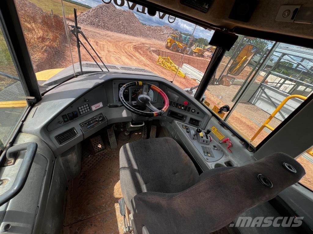 Volvo A 25 D 鉸接式起吊車