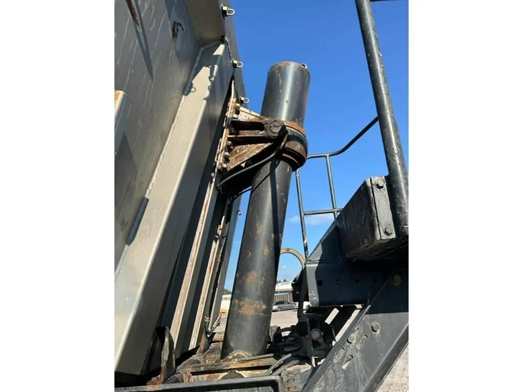 Schwarzmüller HKS 2 傾卸式拖車