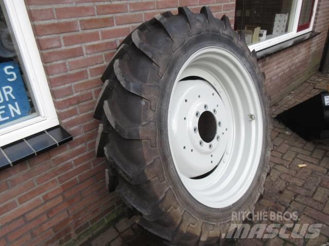 Michelin 13.6/38 輪胎、車輪和輪圈