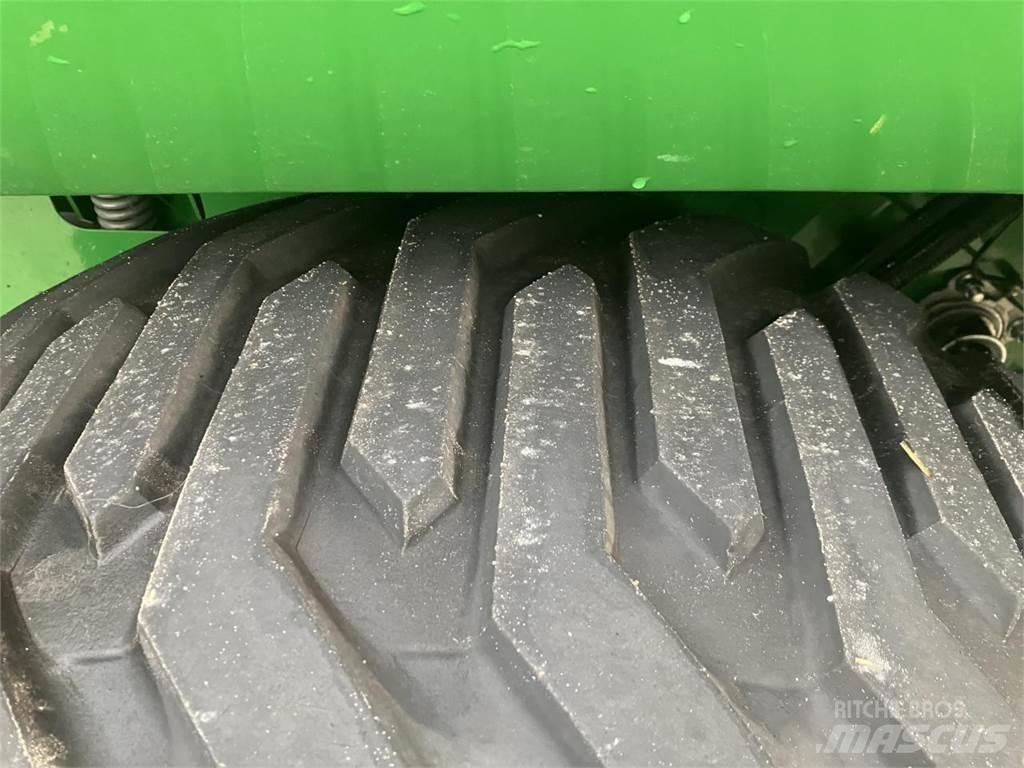 John Deere V461R 圓型牧草打包機