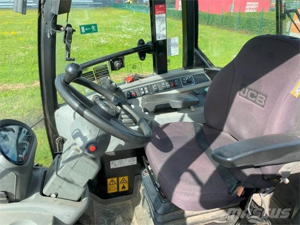 JCB TM 220 - 40 KM/H 農業用伸縮臂裝載機