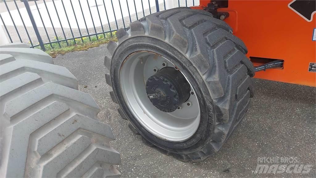 JLG 680SGW+ 伸縮臂高空作業車