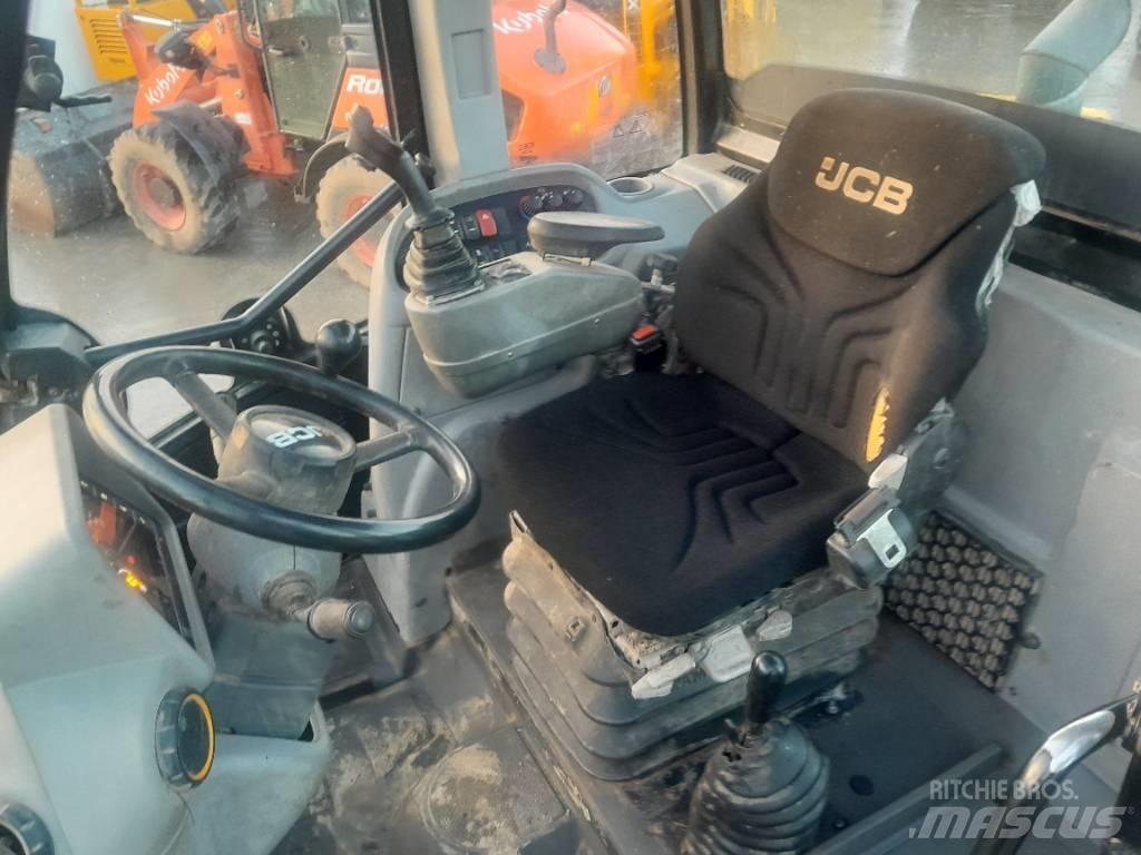 JCB TM 320 農業用伸縮臂裝載機