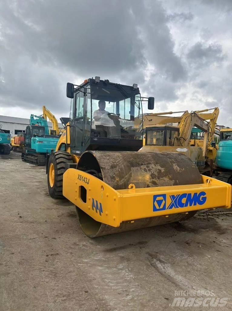 XCMG XS 143 單輪滾壓機