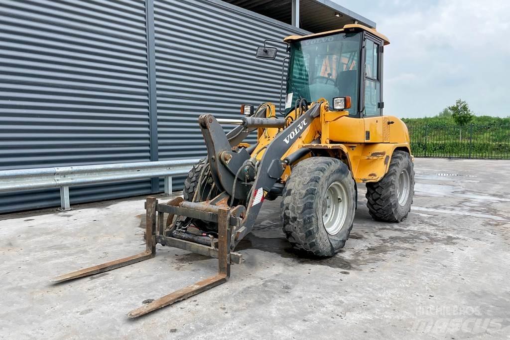 Volvo L 30 ZX 輪胎式裝載機