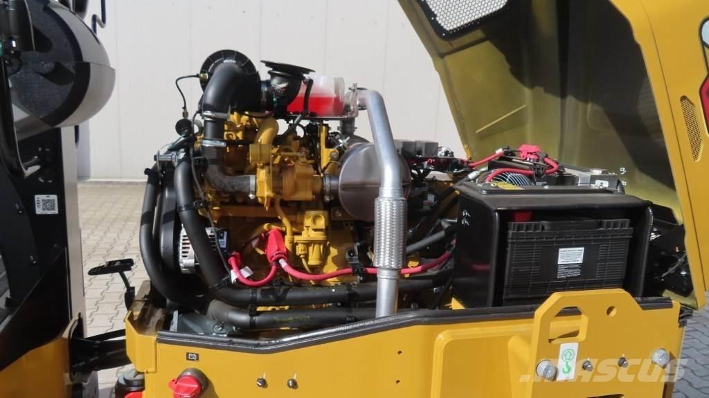 CAT CC4.0 複合式滾壓機