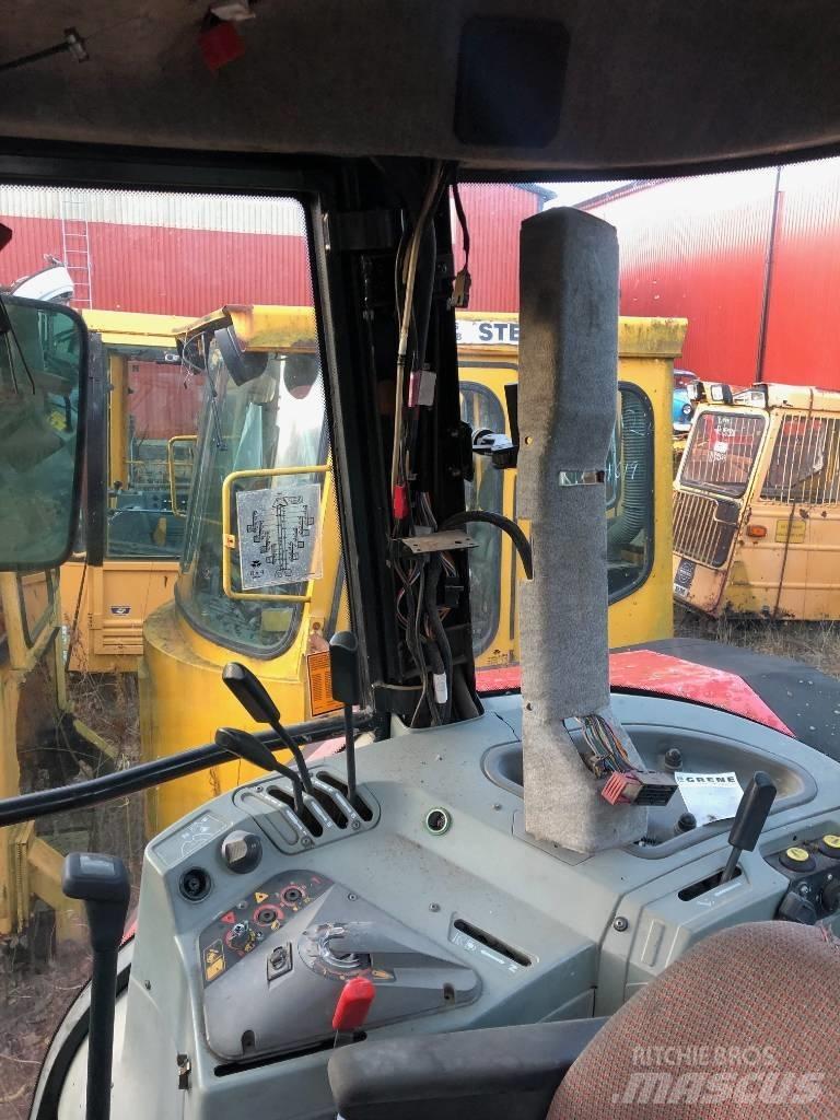 Massey Ferguson 8150 駕駛室與內部