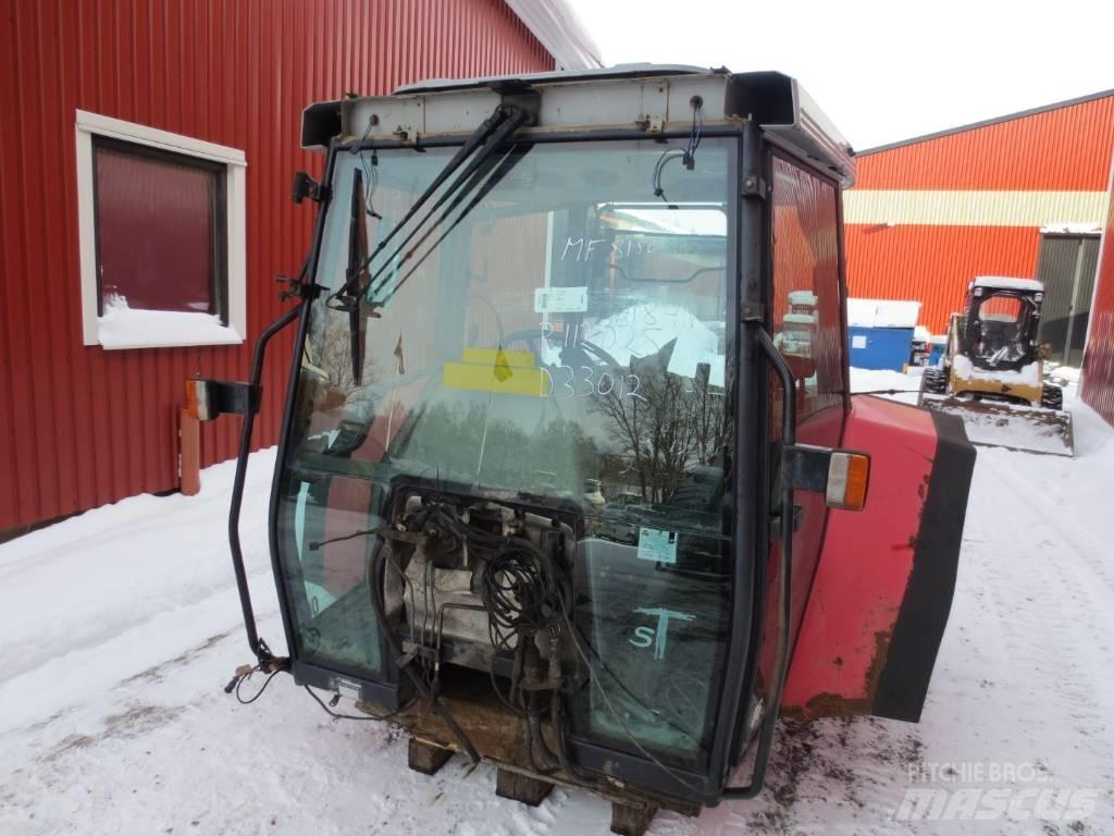 Massey Ferguson 8150 駕駛室與內部