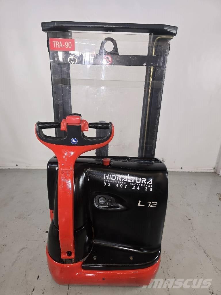Linde L 12 自走式堆積機