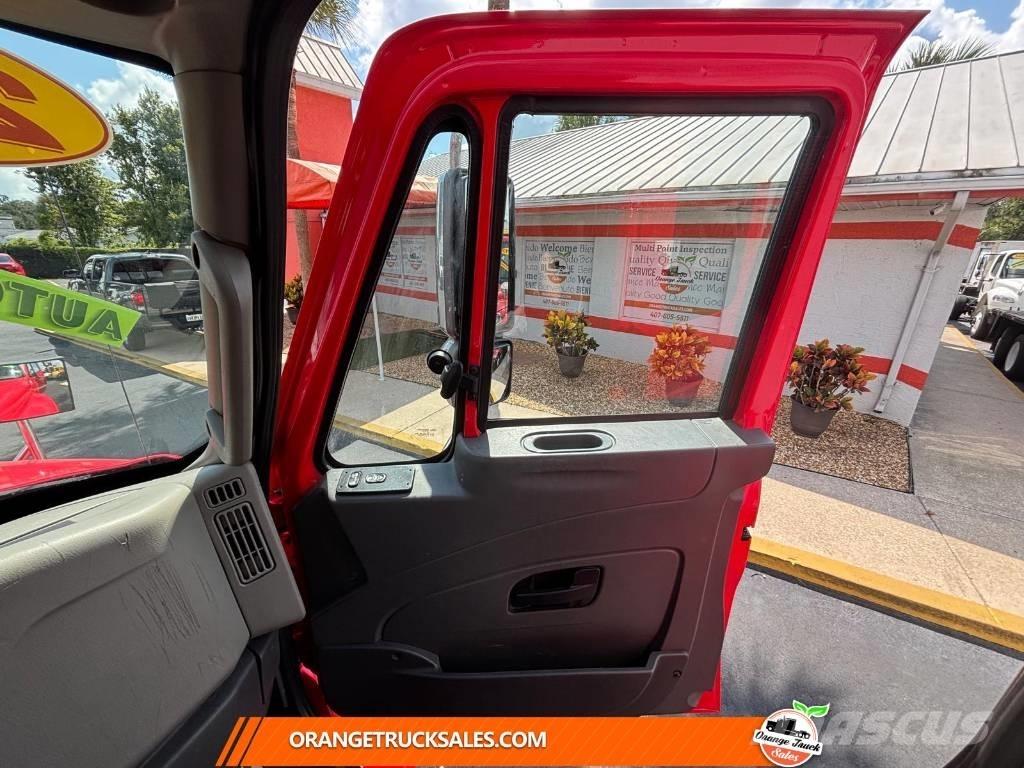 International 4300 貨箱式卡車