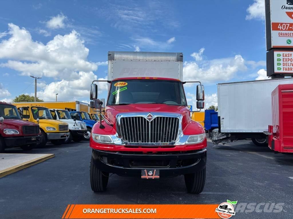 International 4300 貨箱式卡車