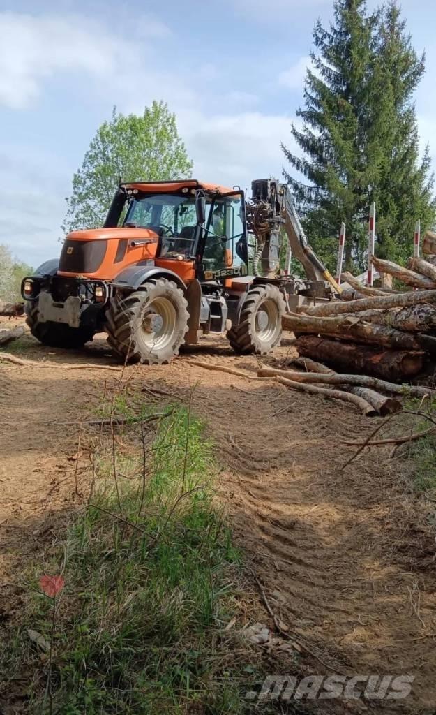 JCB Fastrac 3230 林業用曳引機