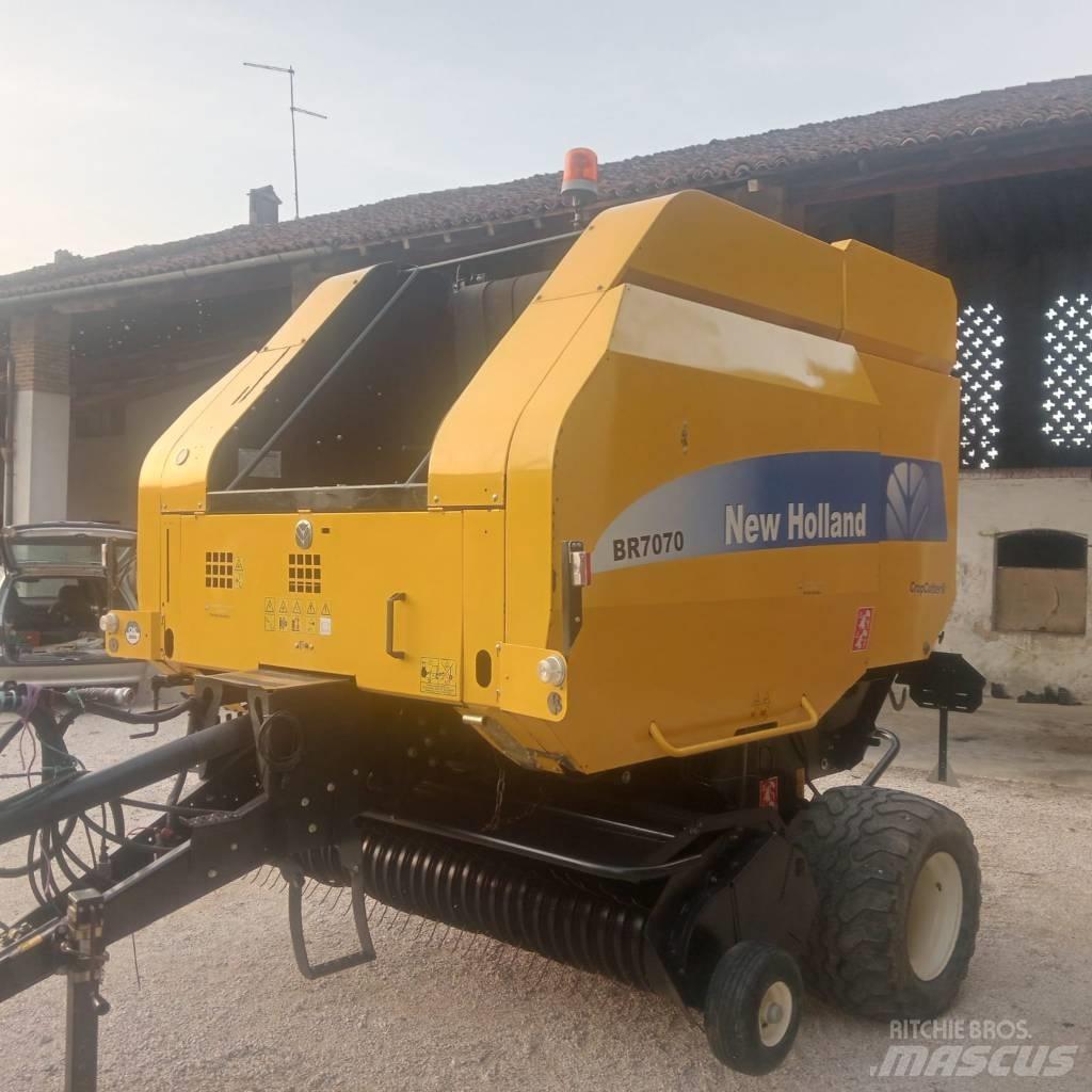 New Holland BR 7070 圓型牧草打包機