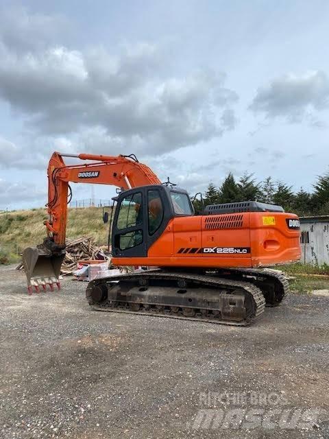 Doosan DX 225 NLC 履帶式 挖土機/掘鑿機/挖掘機