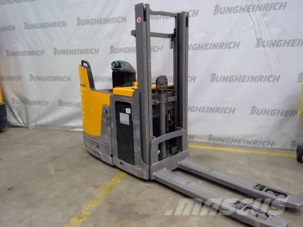 Jungheinrich ERD 220 自走式堆積機