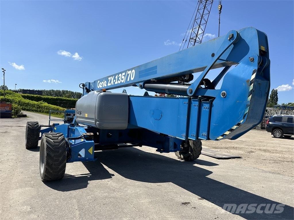 Genie ZX 135/70 曲臂高空作業車