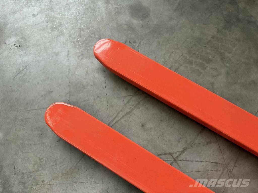 Toyota HHM 100 手拉式油壓拖板車