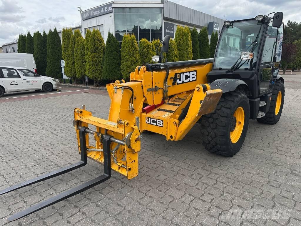 JCB 540-140 伸縮臂操作車