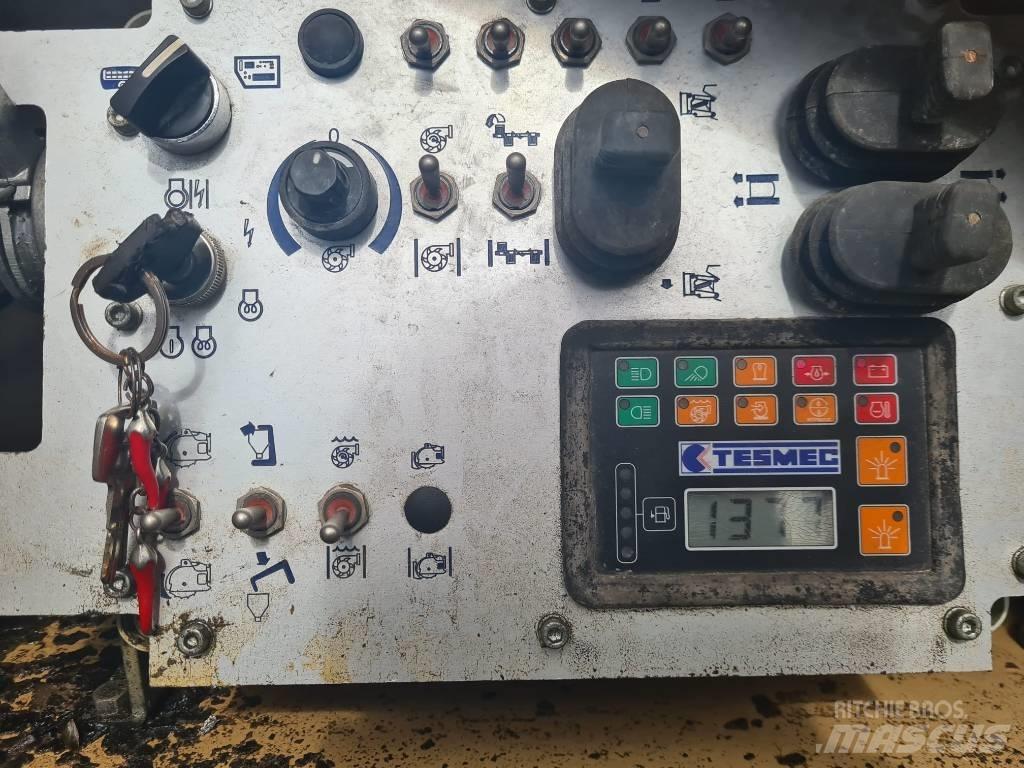 Tesmec 300 掘溝機