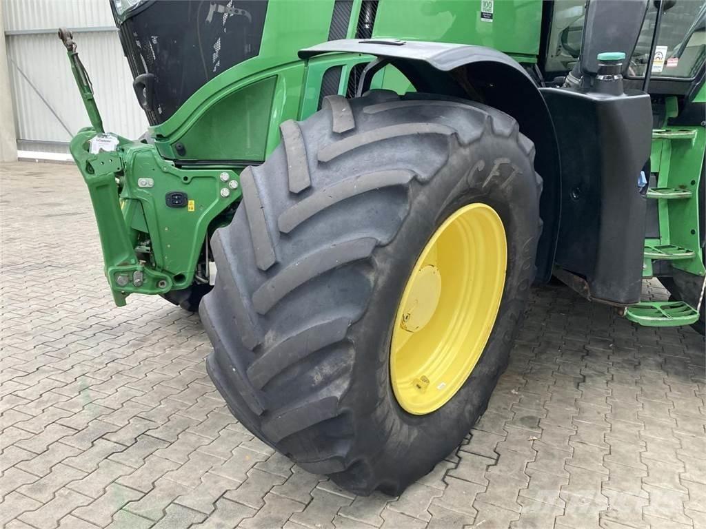 John Deere 6230R 曳引機