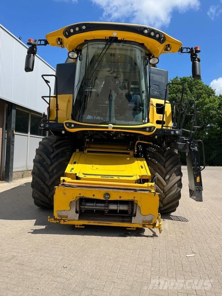 New Holland CR 8.80 聯合收穫機