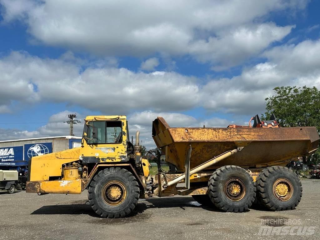 CAT D 300 E 鉸接式起吊車