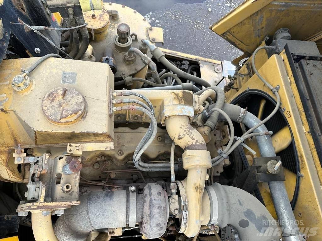 CAT D 300 E 鉸接式起吊車