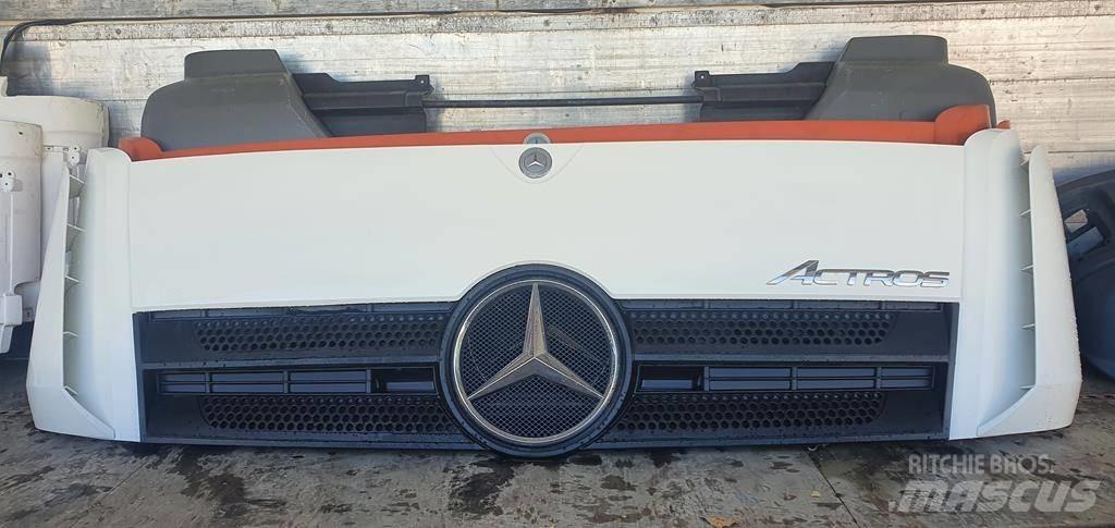 Mercedes-Benz Actros 駕駛室與內部